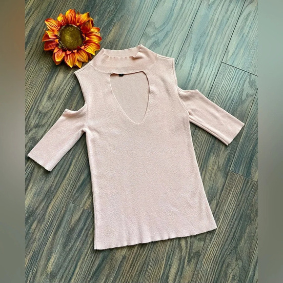 🦋B2G1🦋EXPRESS Key Hole Short Sleeved Mock Neck Sweater | SMALL | - Picture 5 of 8